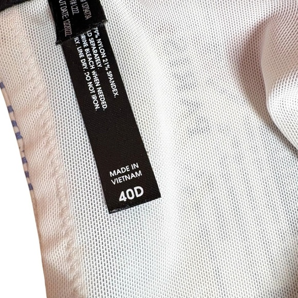 TORRID Curve Wire Free Bra Adjustable Straps 3 Hook Closure Sz 40D - Picture 8 of 11